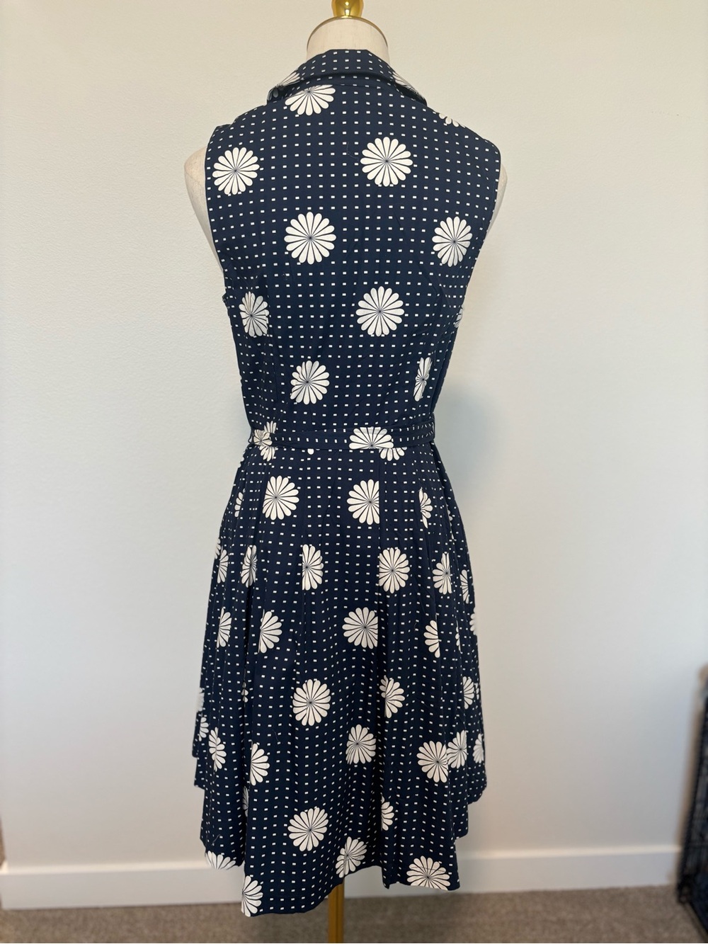 ModCloth Navy and White Sleeveless Floral Shirt Dress with Tie Waist - Picture 2 of 4